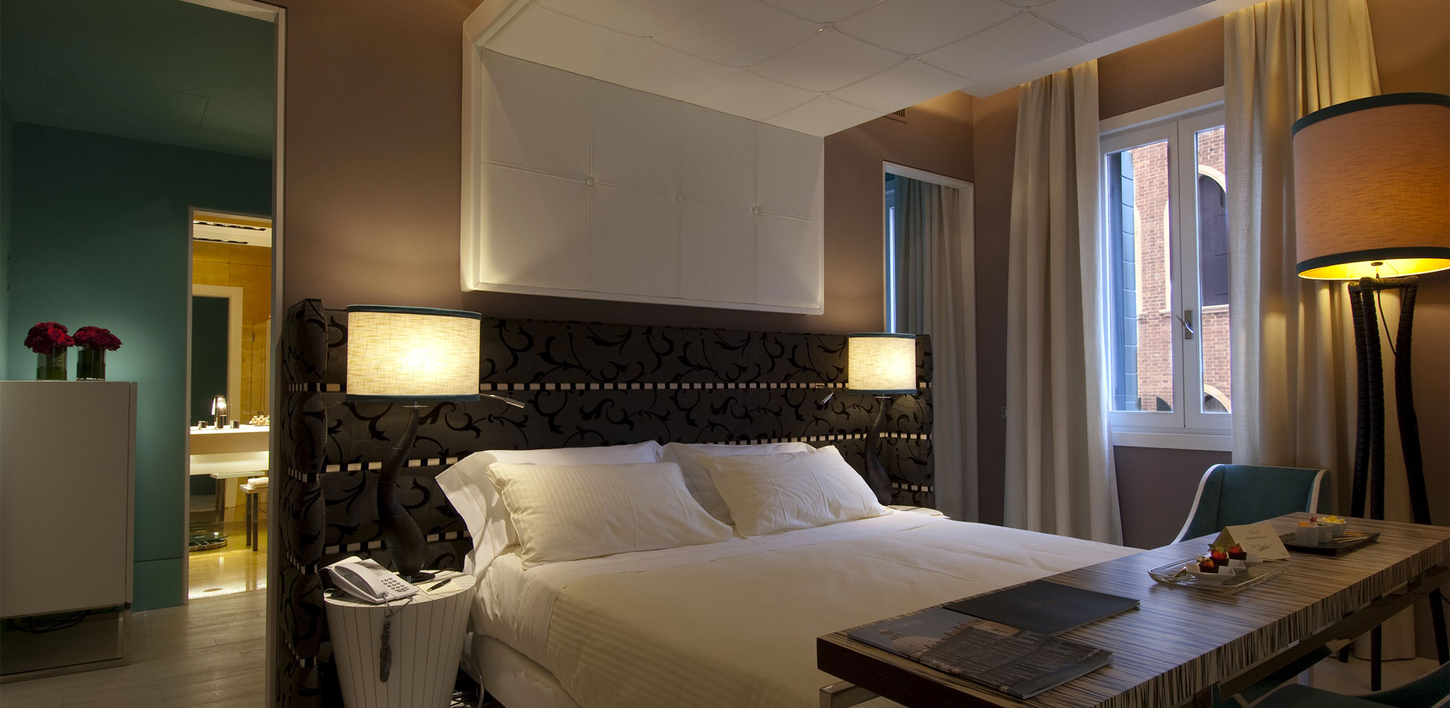 Luxury-rooms-Venice-Deluxe-Room-Centurion-Palace2