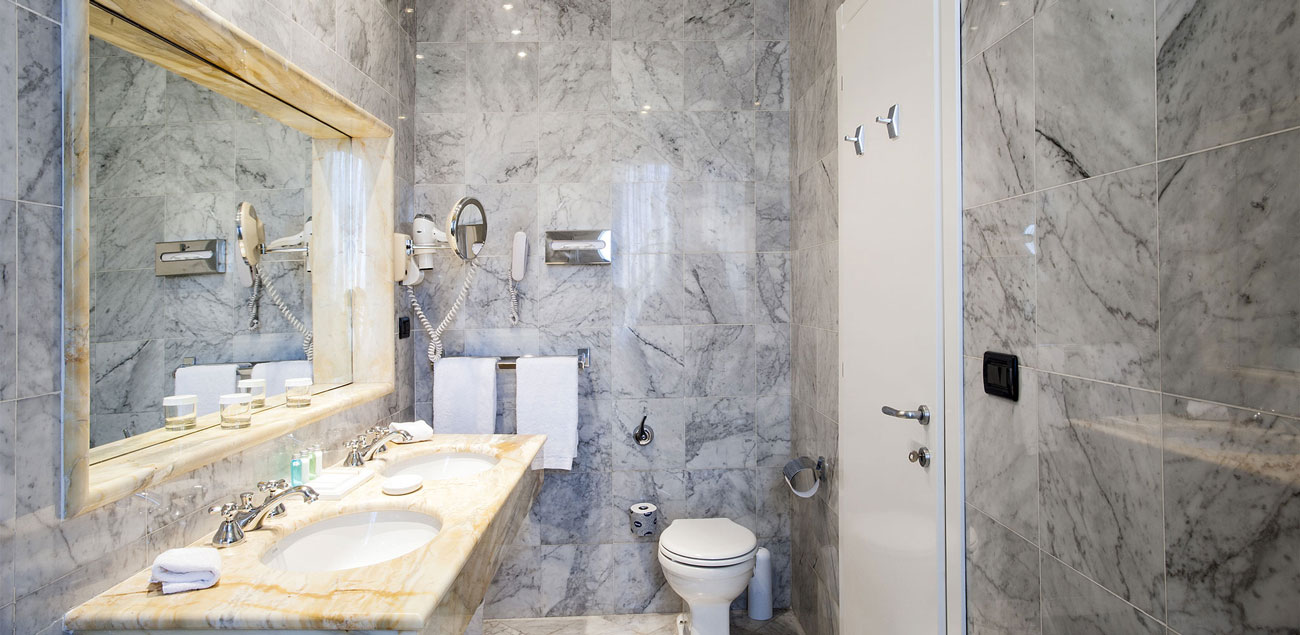 Bathroom-Suite-Deluxe-Trevi-Bernini-Bristol-Rome