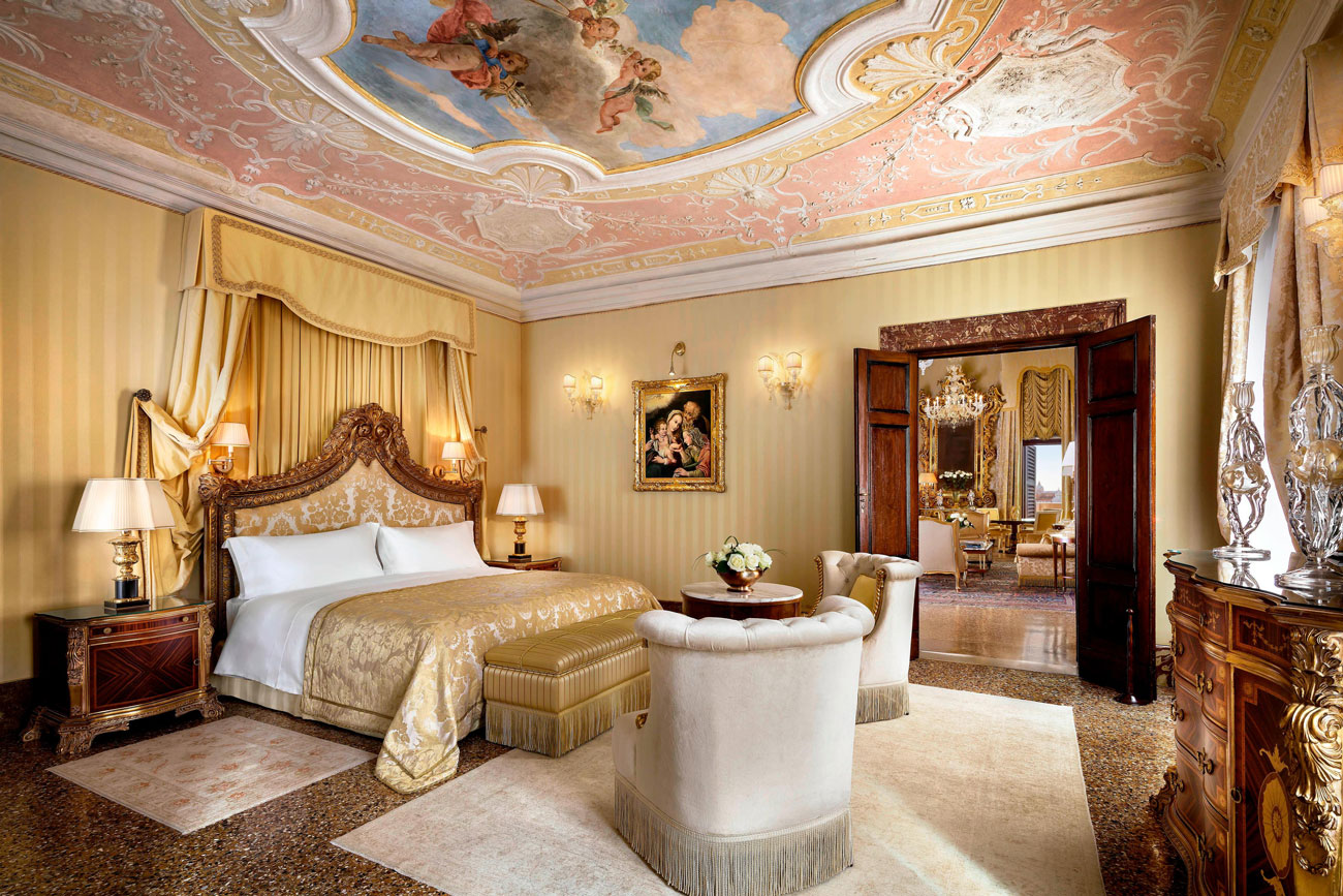 vcelc-bedroom-9951-hor-clsc