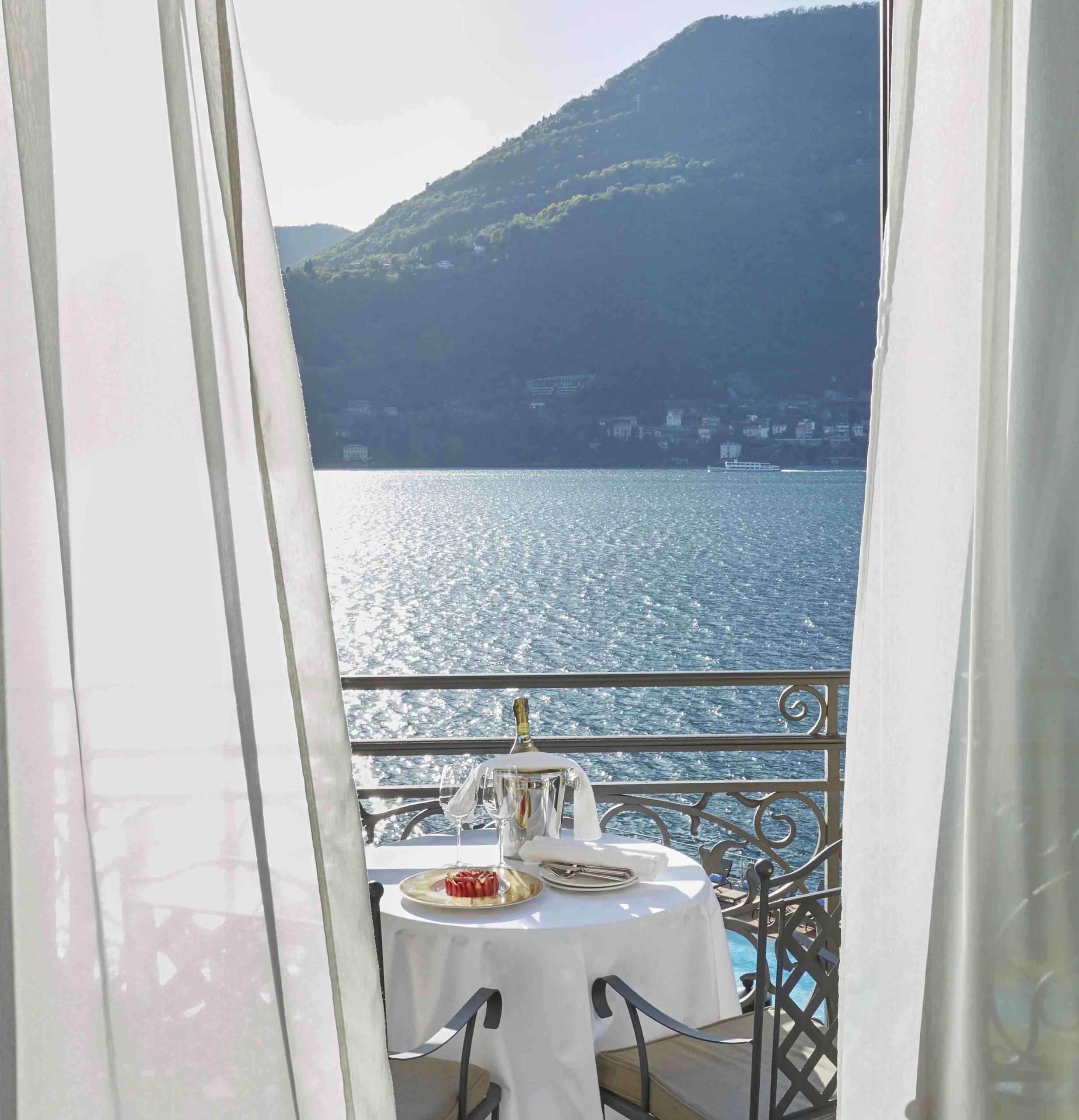 lake-como-suite-duplex-vista-lago-balcony copia