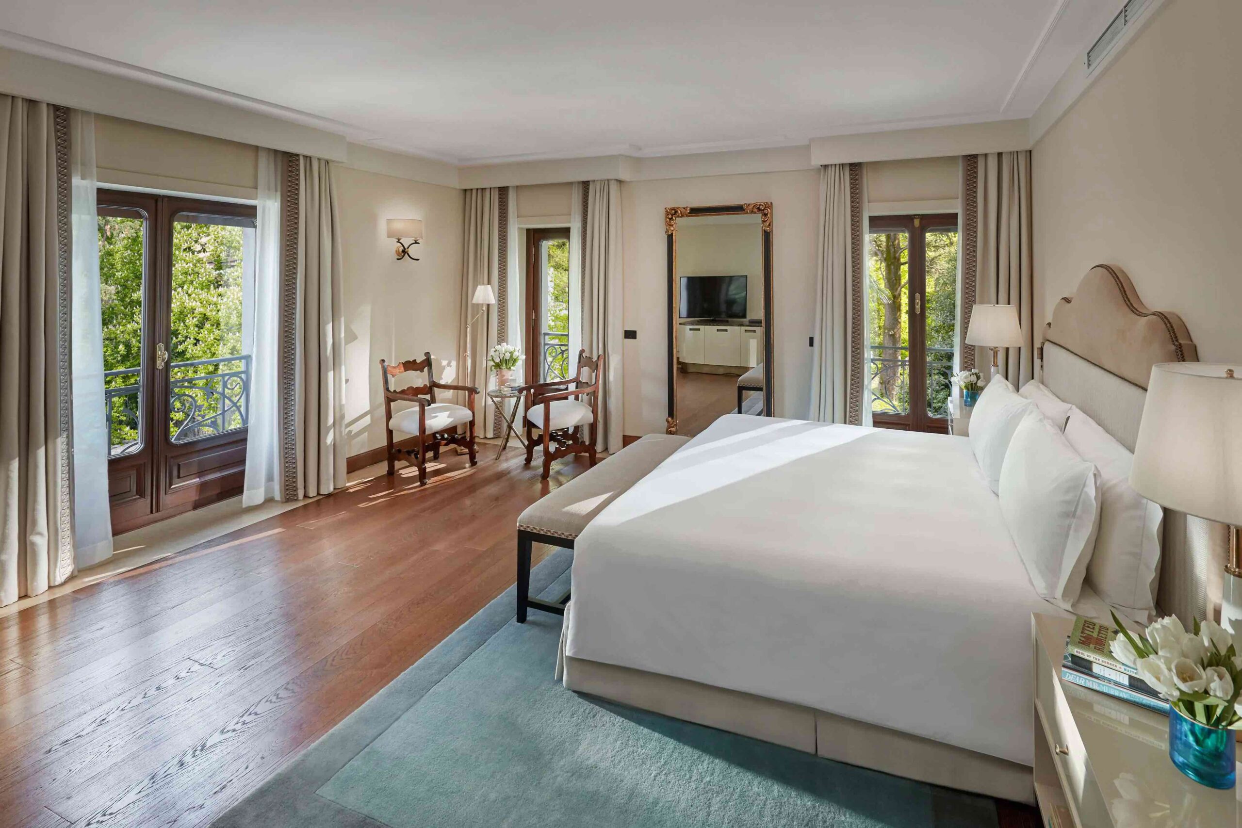 lake-como-suite-junior-bedroom copia