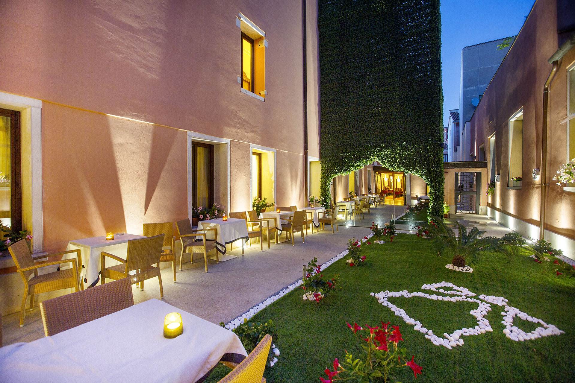 BAR-GIARDINO-NOTTE-1