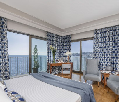 seaview_napoli_hotel_design_shooting_vintage_fiori_gioponti_instagram_instahotel_suite_naplessuite_piscina_pool